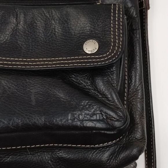 𝅺FOSSIL Small Leather Crossbody Black Turn Lock Closure - Picture 5 of 12
